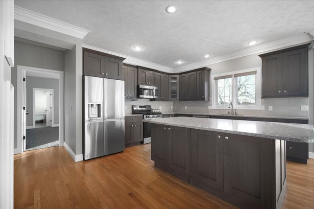 1410 Broad Creek Road, Bloomington, IL 61704