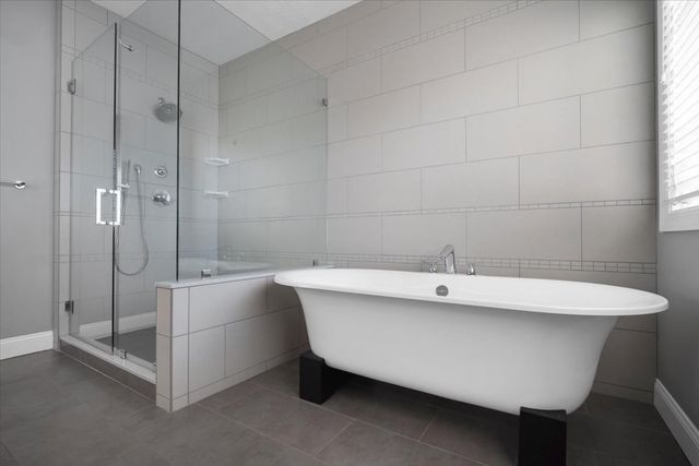 1410 Broad Creek Road, Bloomington, IL 61704