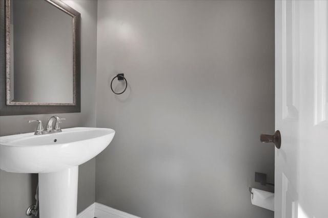 1410 Broad Creek Road, Bloomington, IL 61704