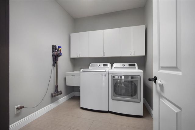 1410 Broad Creek Road, Bloomington, IL 61704