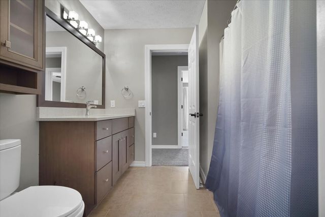 1410 Broad Creek Road, Bloomington, IL 61704