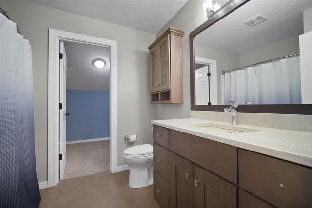 1410 Broad Creek Road, Bloomington, IL 61704