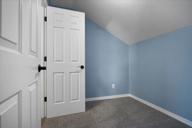 1410 Broad Creek Road, Bloomington, IL 61704