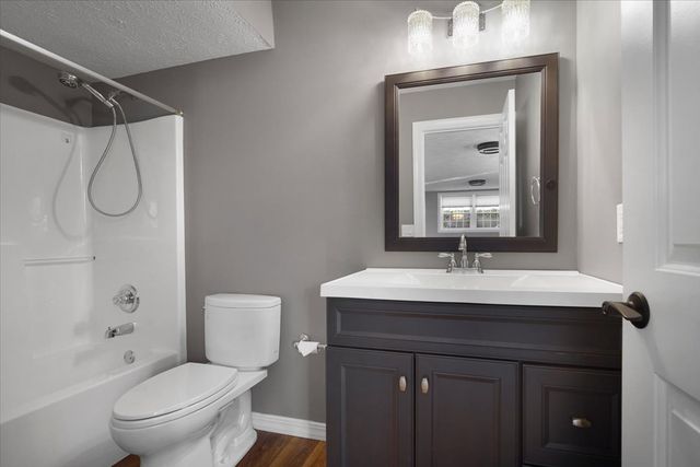 1410 Broad Creek Road, Bloomington, IL 61704