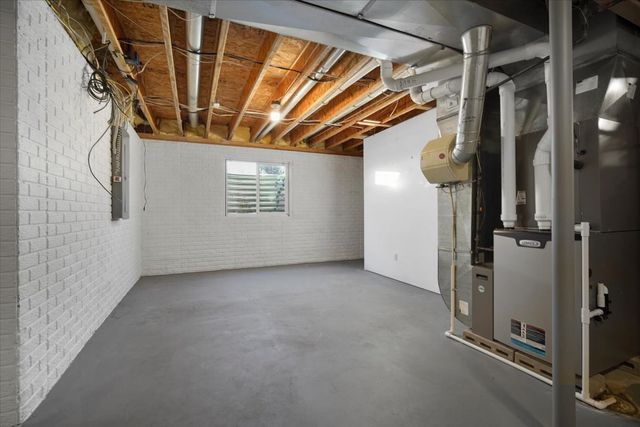 1410 Broad Creek Road, Bloomington, IL 61704