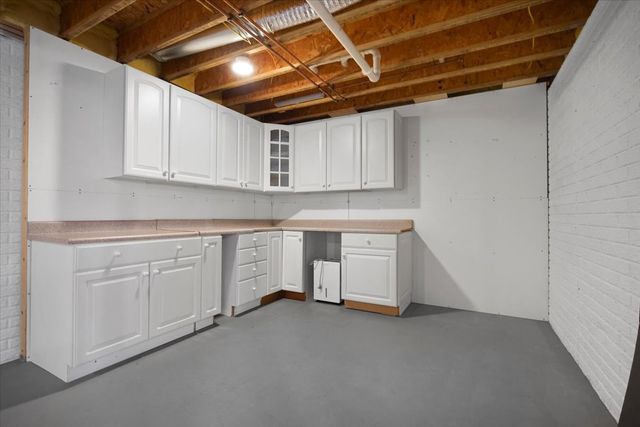 1410 Broad Creek Road, Bloomington, IL 61704