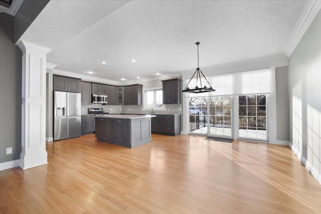 1410 Broad Creek Road, Bloomington, IL 61704