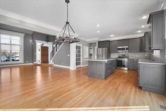 1410 Broad Creek Road, Bloomington, IL 61704