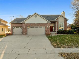 1410 Broad Creek Road, Bloomington, IL 61704