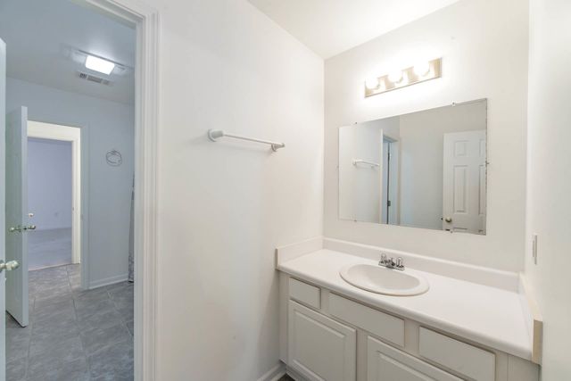 211 Greenbriar Dr, Houma, LA 70364