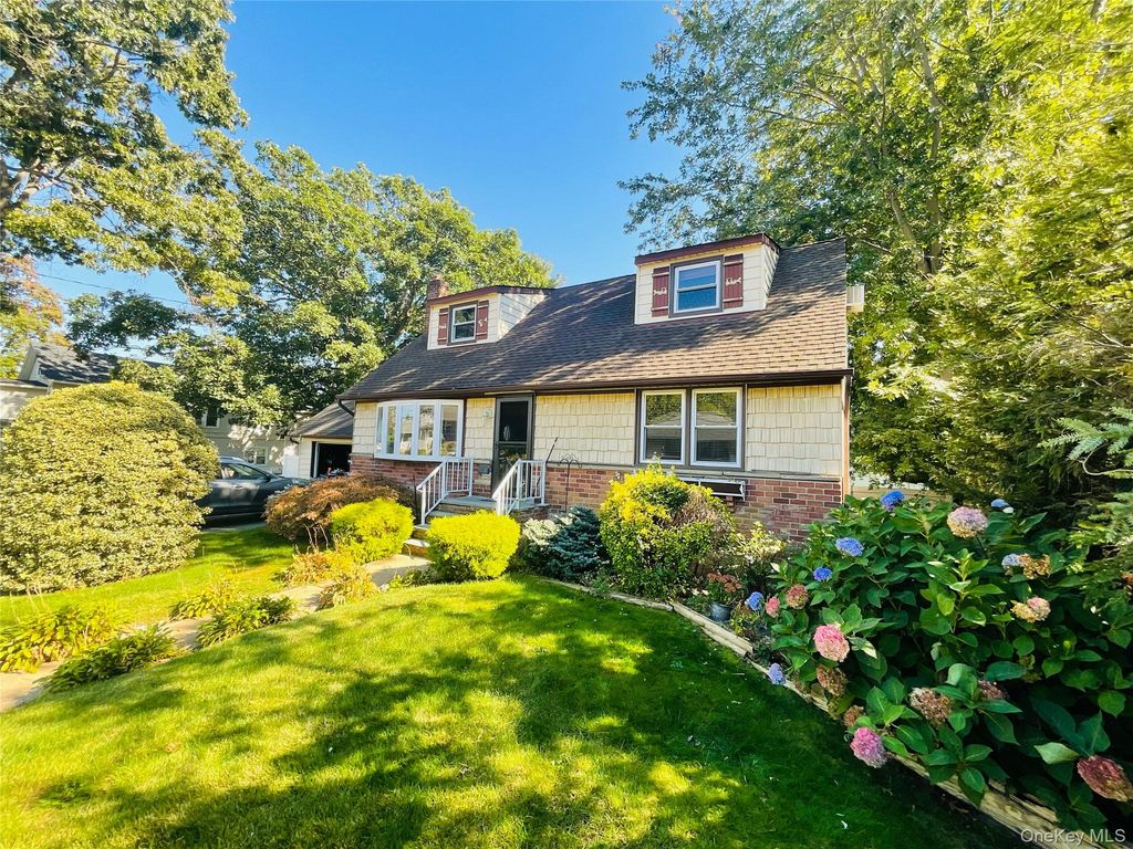 2306 Fowler Street, North Bellmore, NY 11710 — photo 3