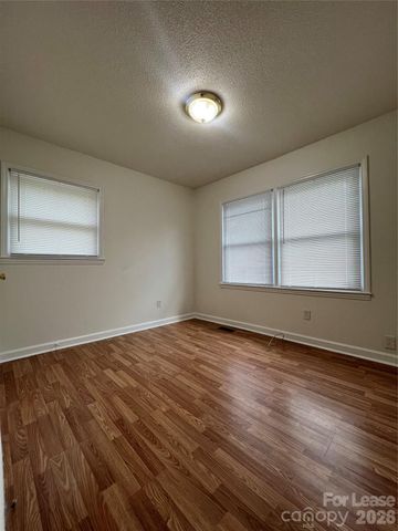 305 Briarwood Circle, Dallas, NC 28034