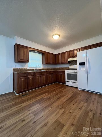 305 Briarwood Circle, Dallas, NC 28034
