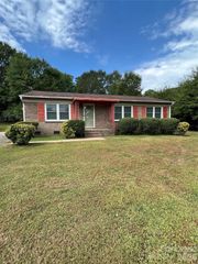 305 Briarwood Circle, Dallas, NC 28034