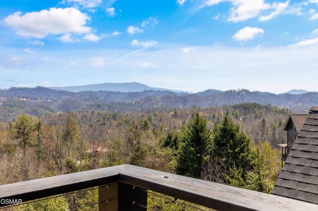 2342 Smoky Vista Way, Sevierville, TN 37862