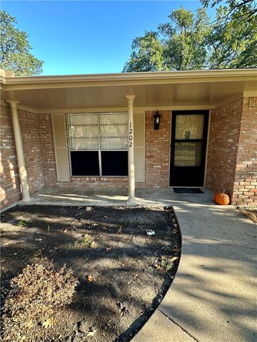 1202 Goode Drive, College Station, TX 77840