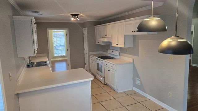 7118 KINGSLAND DR, Memphis, TN 38125