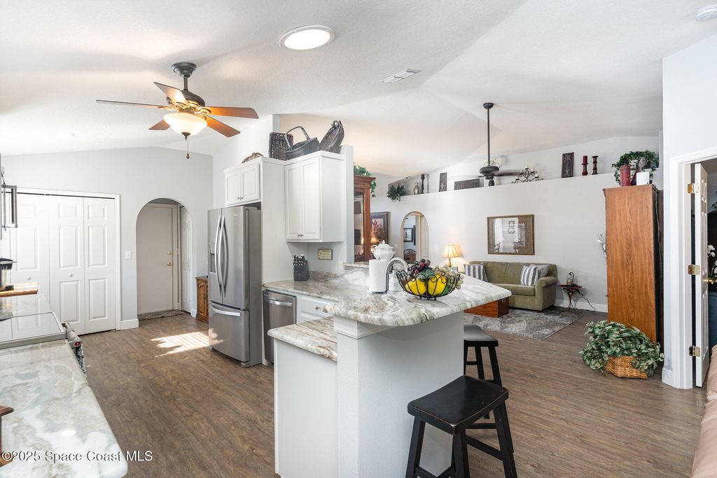 Image 7 of property listing at 2183 Spring Creek Circle, Palm Bay, FL 32905