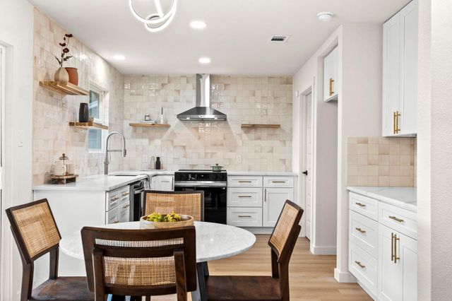 2107 Cindy LN, Austin, TX 78727