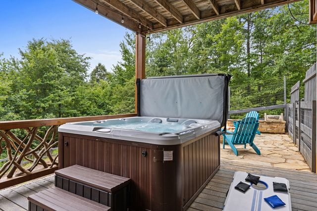 98 Shalom Lane, Blue Ridge, GA 30513