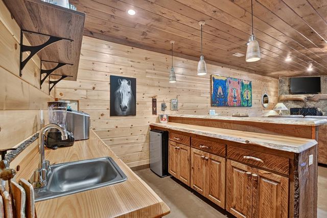 98 Shalom Lane, Blue Ridge, GA 30513