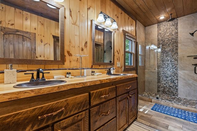 98 Shalom Lane, Blue Ridge, GA 30513