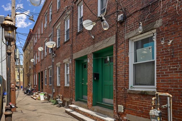 5 Wilbur Ct, Boston, MA 02128