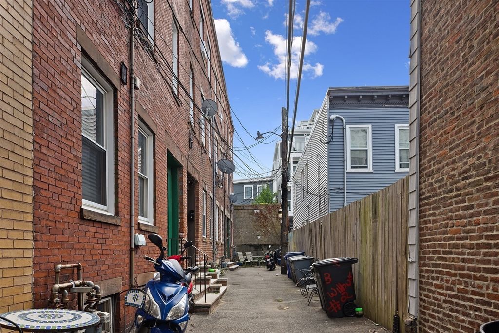 5 Wilbur Ct, Boston, MA 02128