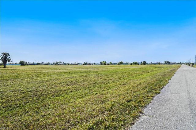 2016 NE 17th Terrace, Cape Coral, FL 33909