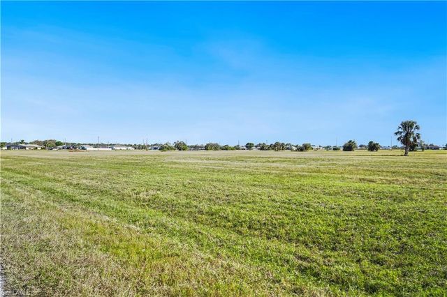2016 NE 17th Terrace, Cape Coral, FL 33909