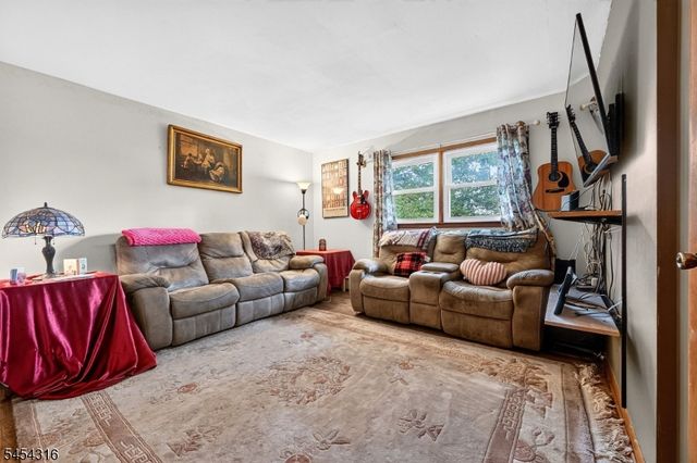 20 Thompson Ave, Woodbridge Twp., NJ 08863