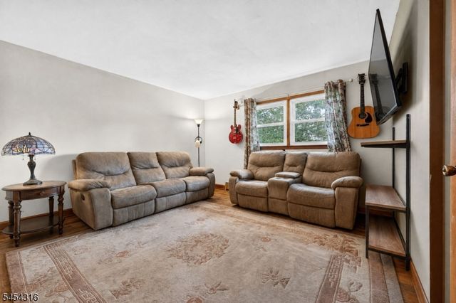20 Thompson Ave, Woodbridge Twp., NJ 08863