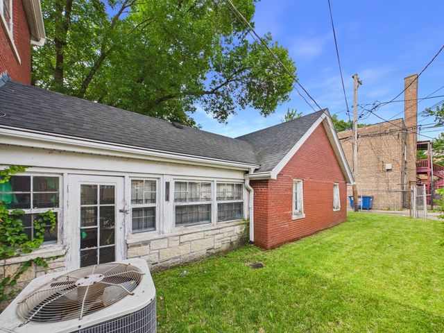 8156 S Paxton Avenue, Chicago, IL 60617