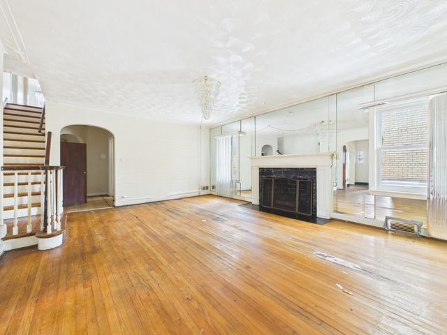 8156 S Paxton Avenue, Chicago, IL 60617