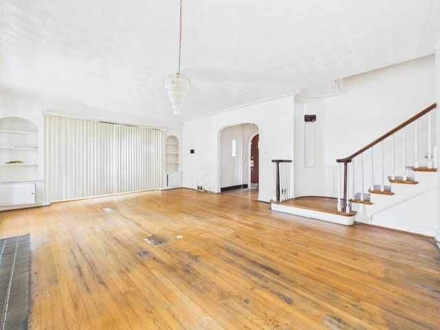 8156 S Paxton Avenue, Chicago, IL 60617