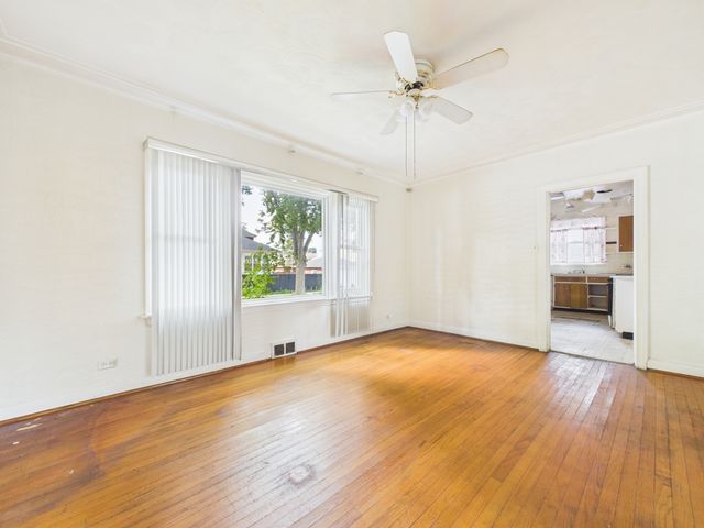 8156 S Paxton Avenue, Chicago, IL 60617