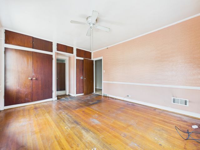 8156 S Paxton Avenue, Chicago, IL 60617