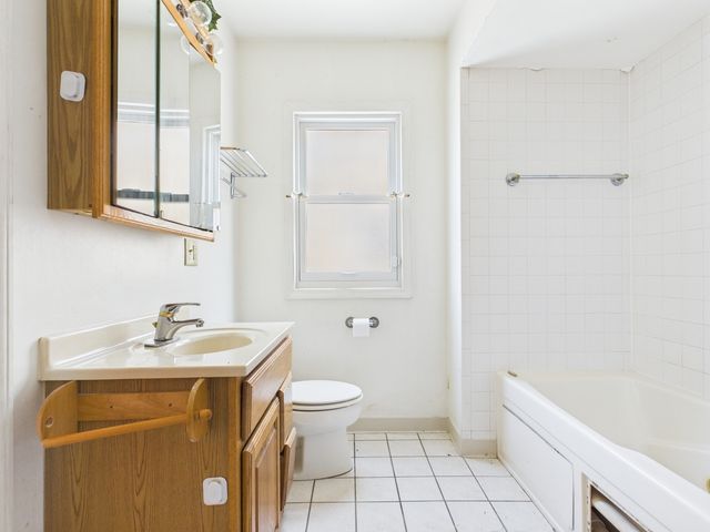 8156 S Paxton Avenue, Chicago, IL 60617