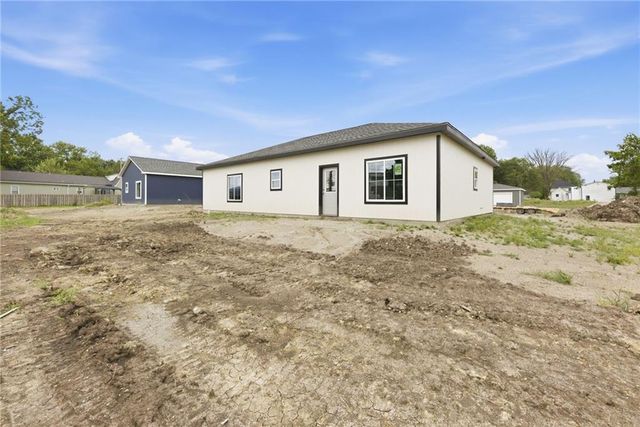 920 5th Street Terrace, Osawatomie, KS 66064