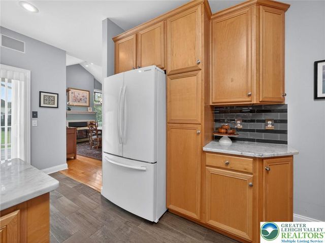 558 Parkside Court, Allentown City, PA 18104
