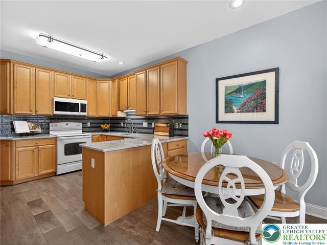 558 Parkside Court, Allentown City, PA 18104