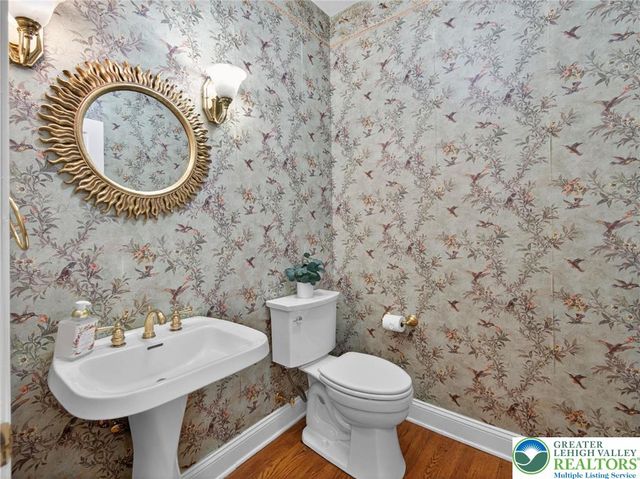 558 Parkside Court, Allentown City, PA 18104