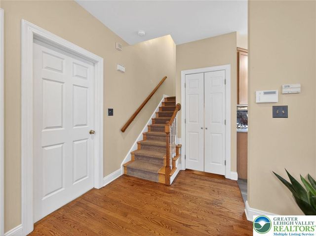 558 Parkside Court, Allentown City, PA 18104