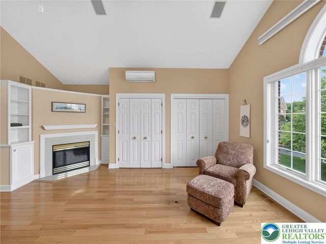 558 Parkside Court, Allentown City, PA 18104
