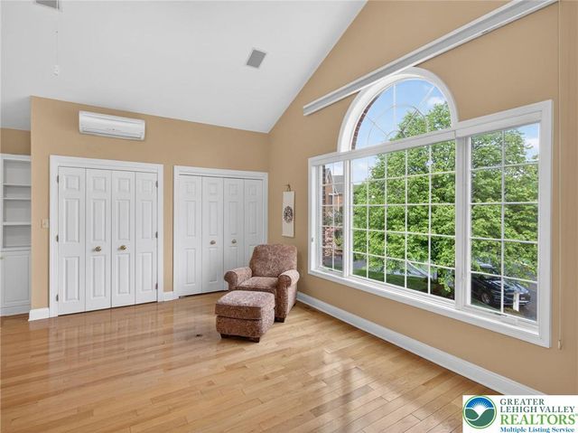 558 Parkside Court, Allentown City, PA 18104
