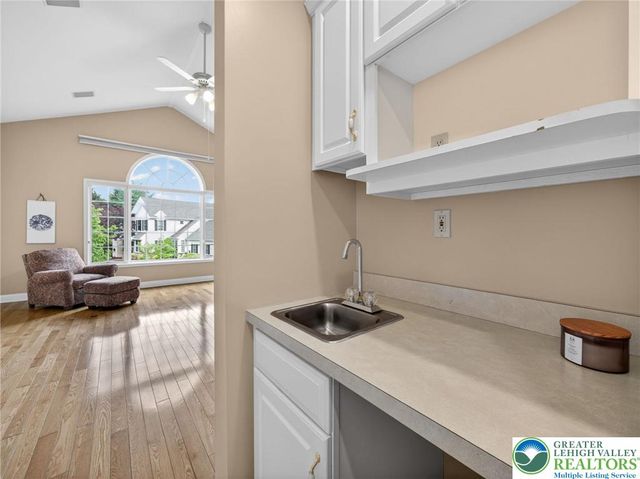 558 Parkside Court, Allentown City, PA 18104