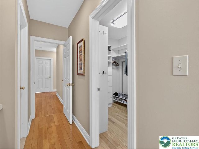 558 Parkside Court, Allentown City, PA 18104