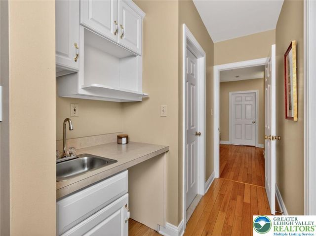 558 Parkside Court, Allentown City, PA 18104