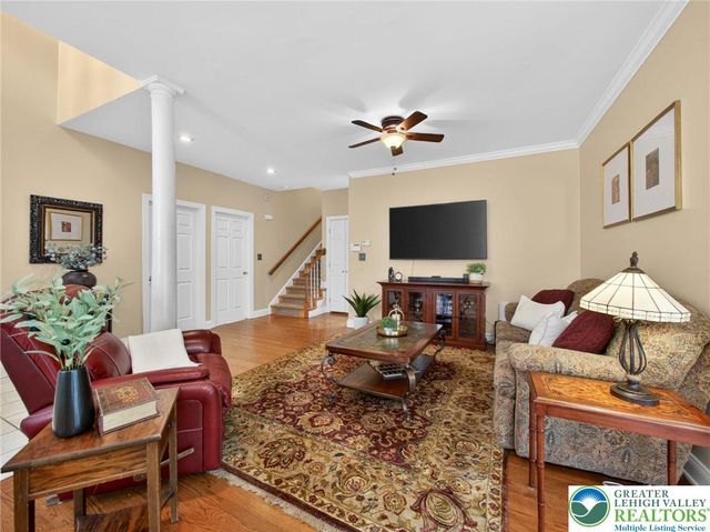 558 Parkside Court, Allentown City, PA 18104
