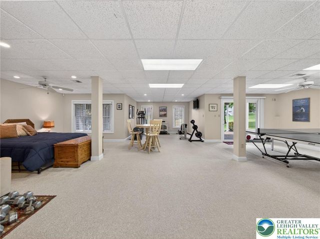 558 Parkside Court, Allentown City, PA 18104